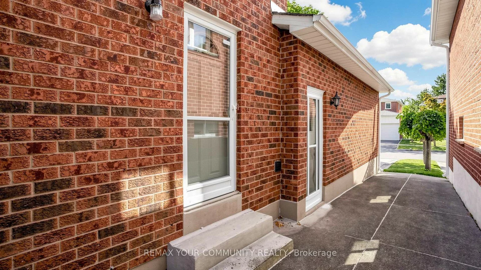 2, Janus, West Woodbridge, Vaughan