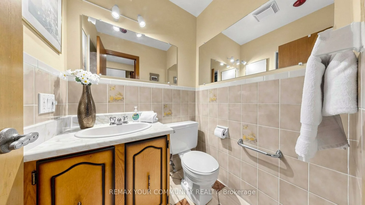 2, Janus, West Woodbridge, Vaughan