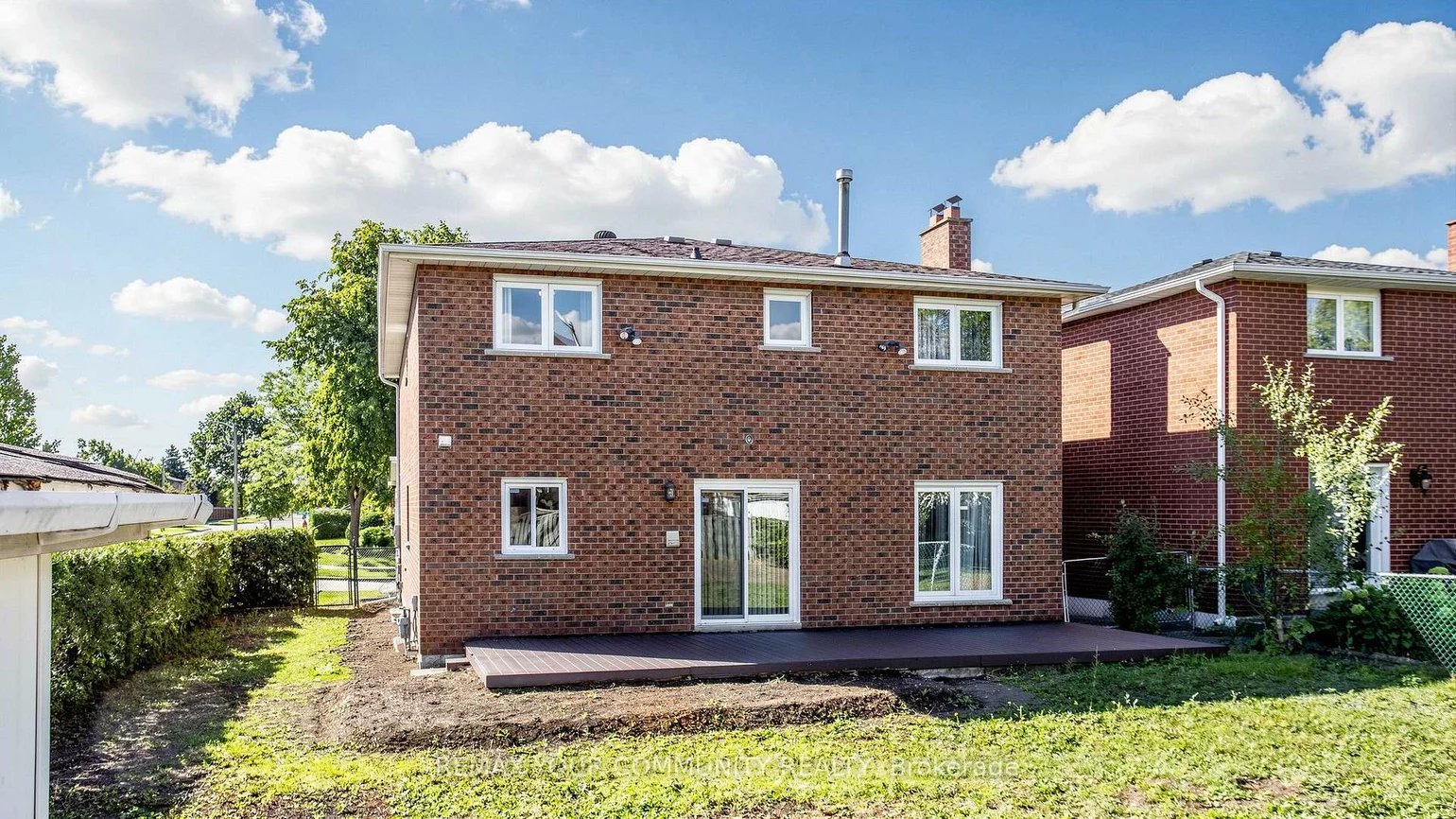 2, Janus, West Woodbridge, Vaughan