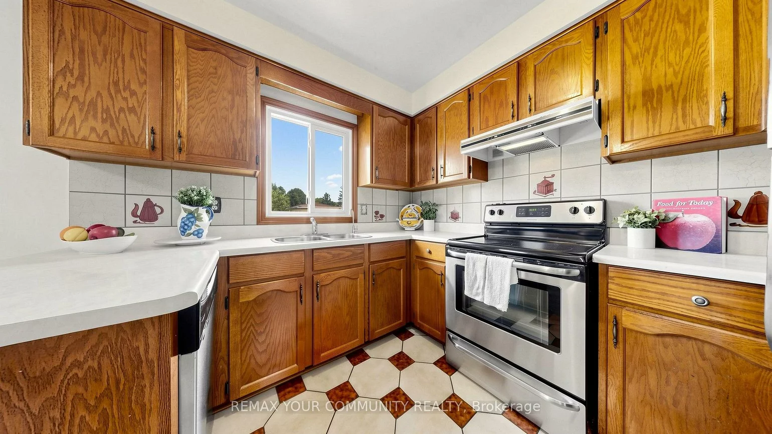 2, Janus, West Woodbridge, Vaughan