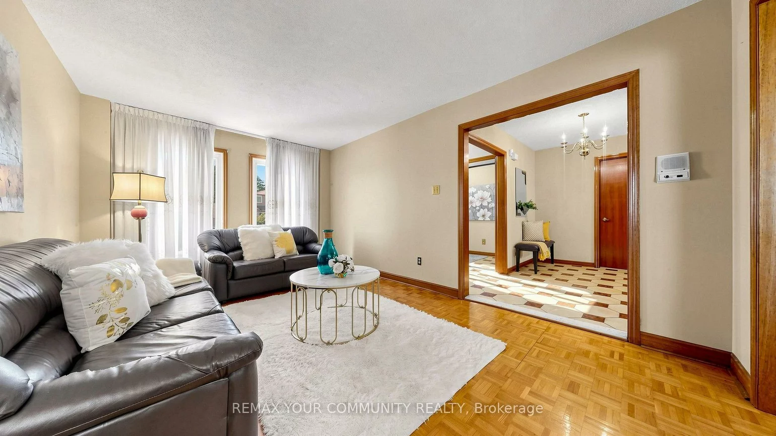 2, Janus, West Woodbridge, Vaughan