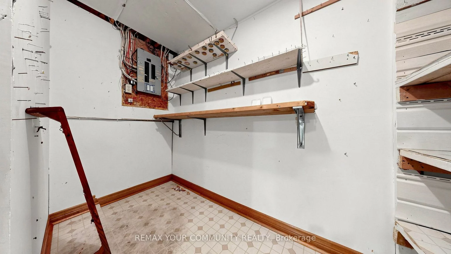 2, Janus, West Woodbridge, Vaughan
