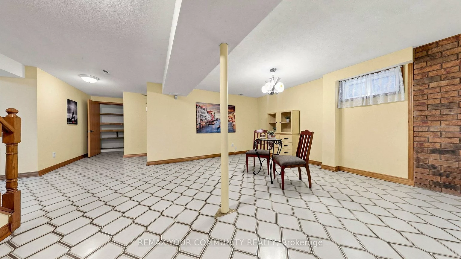 2, Janus, West Woodbridge, Vaughan