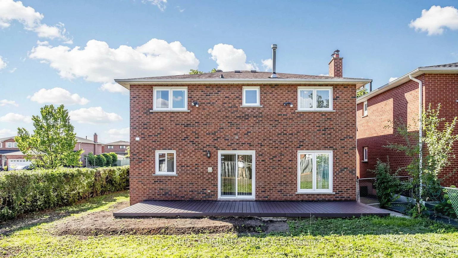 2, Janus, West Woodbridge, Vaughan