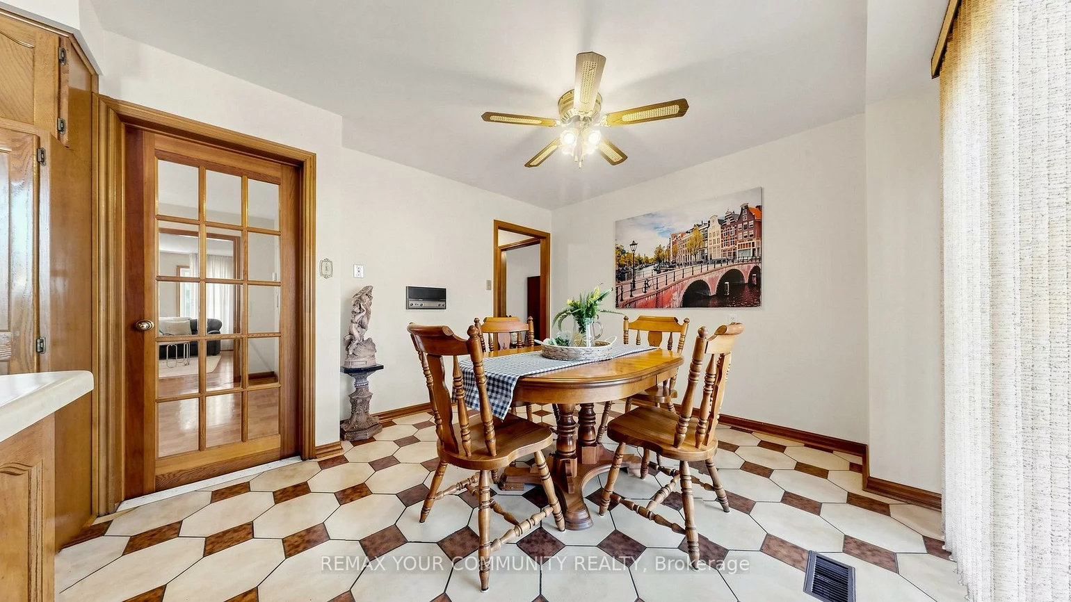 2, Janus, West Woodbridge, Vaughan