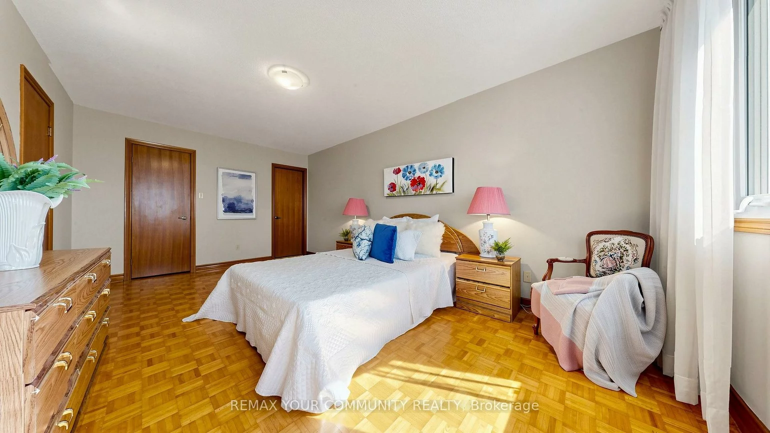 2, Janus, West Woodbridge, Vaughan