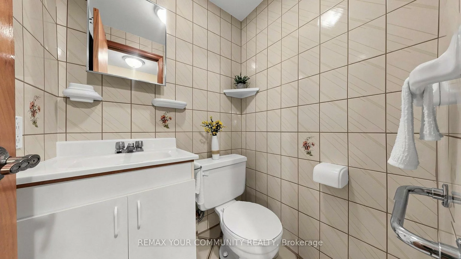 2, Janus, West Woodbridge, Vaughan