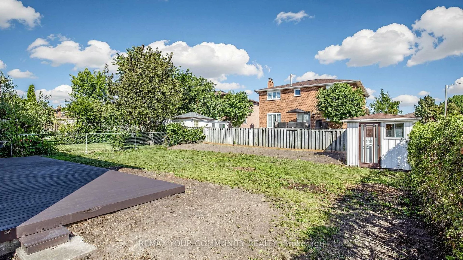 2, Janus, West Woodbridge, Vaughan