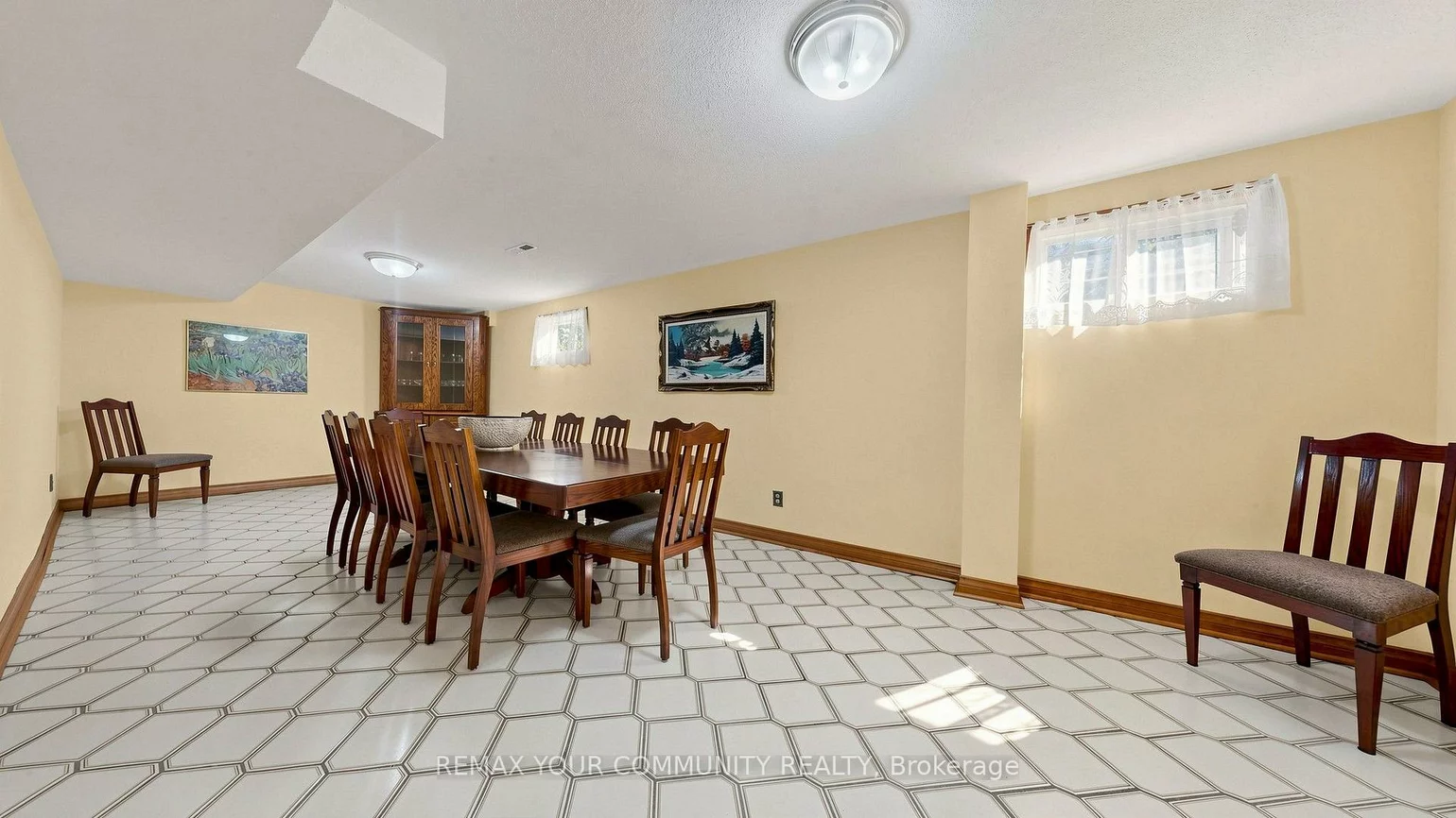 2, Janus, West Woodbridge, Vaughan