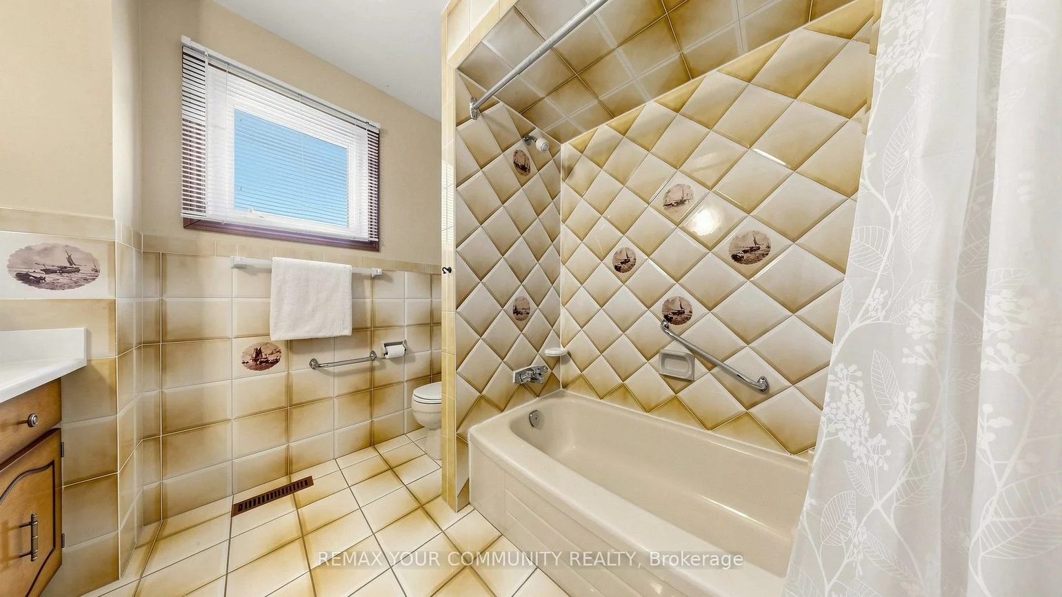 2, Janus, West Woodbridge, Vaughan
