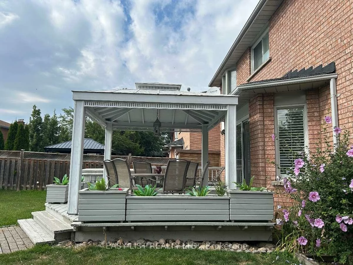 14, Gas Light, East Woodbridge, Vaughan