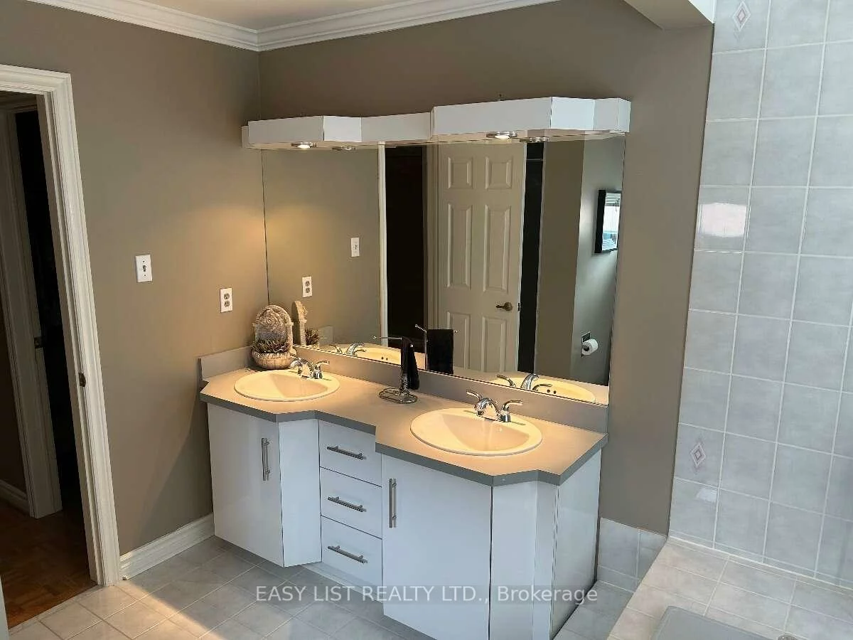 14, Gas Light, East Woodbridge, Vaughan