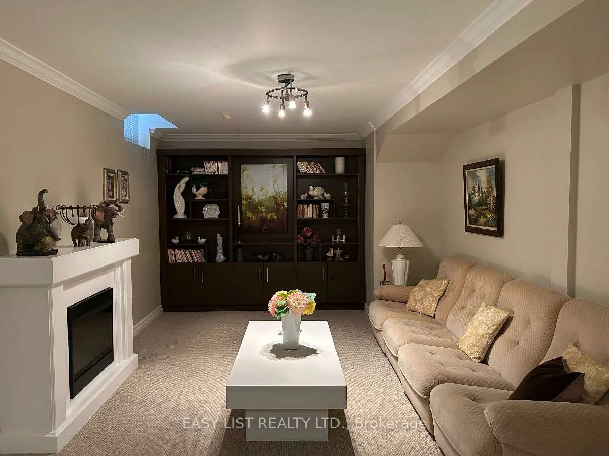 14, Gas Light, East Woodbridge, Vaughan