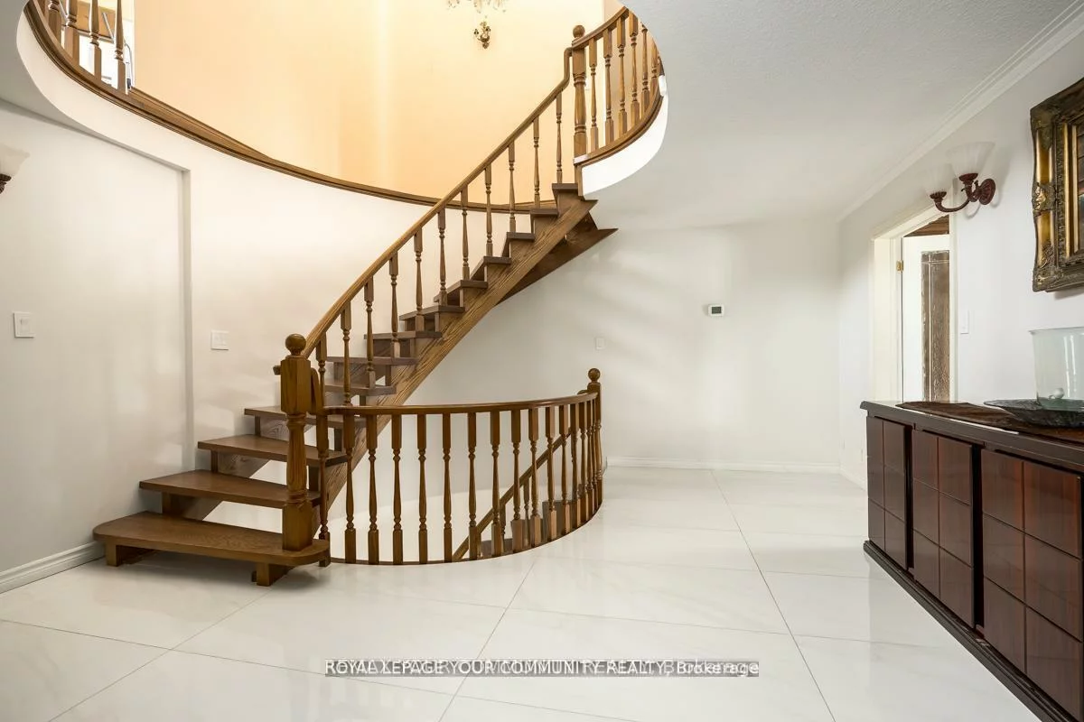 117, Hayhoe, East Woodbridge, Vaughan