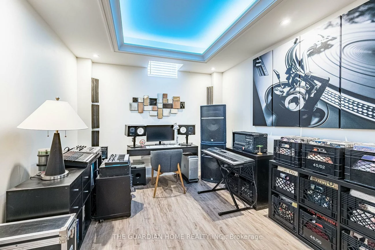 30, Tiburon, Kleinburg, Vaughan