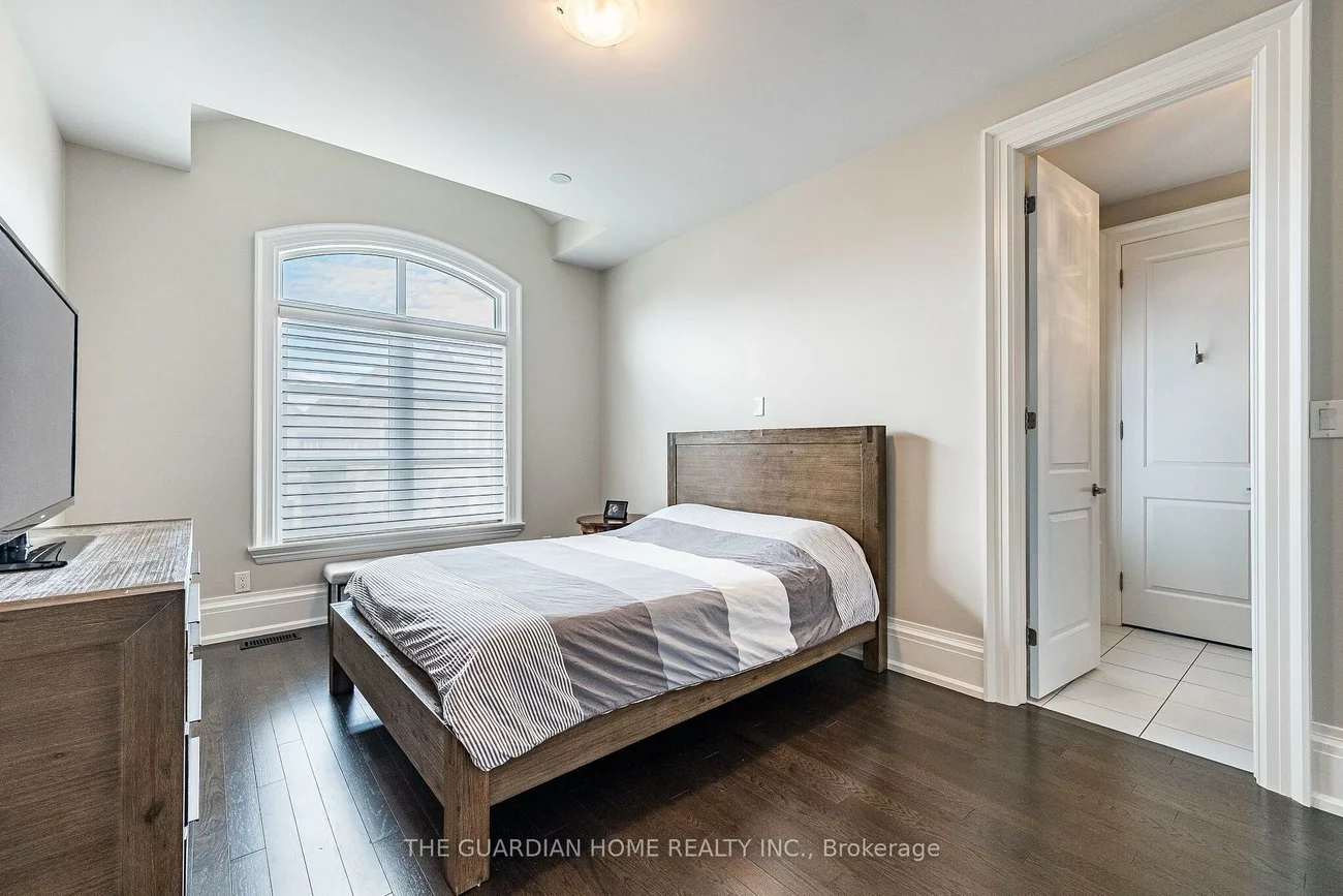 30, Tiburon, Kleinburg, Vaughan