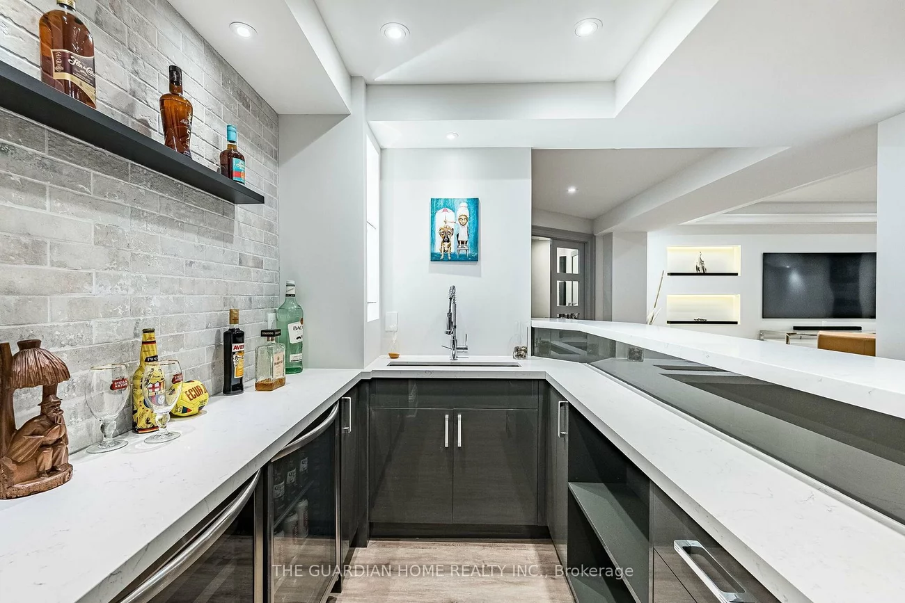 30, Tiburon, Kleinburg, Vaughan