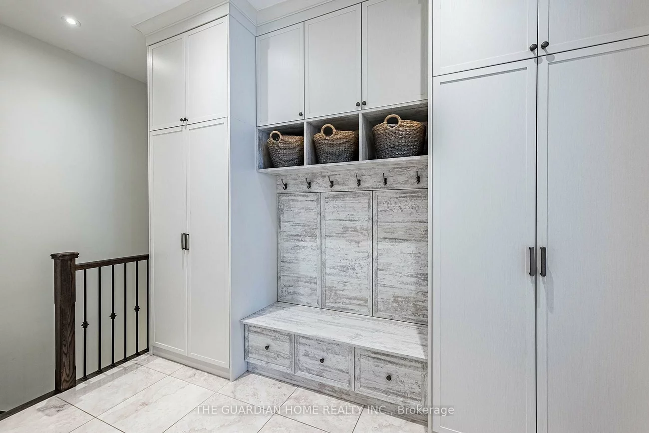 30, Tiburon, Kleinburg, Vaughan