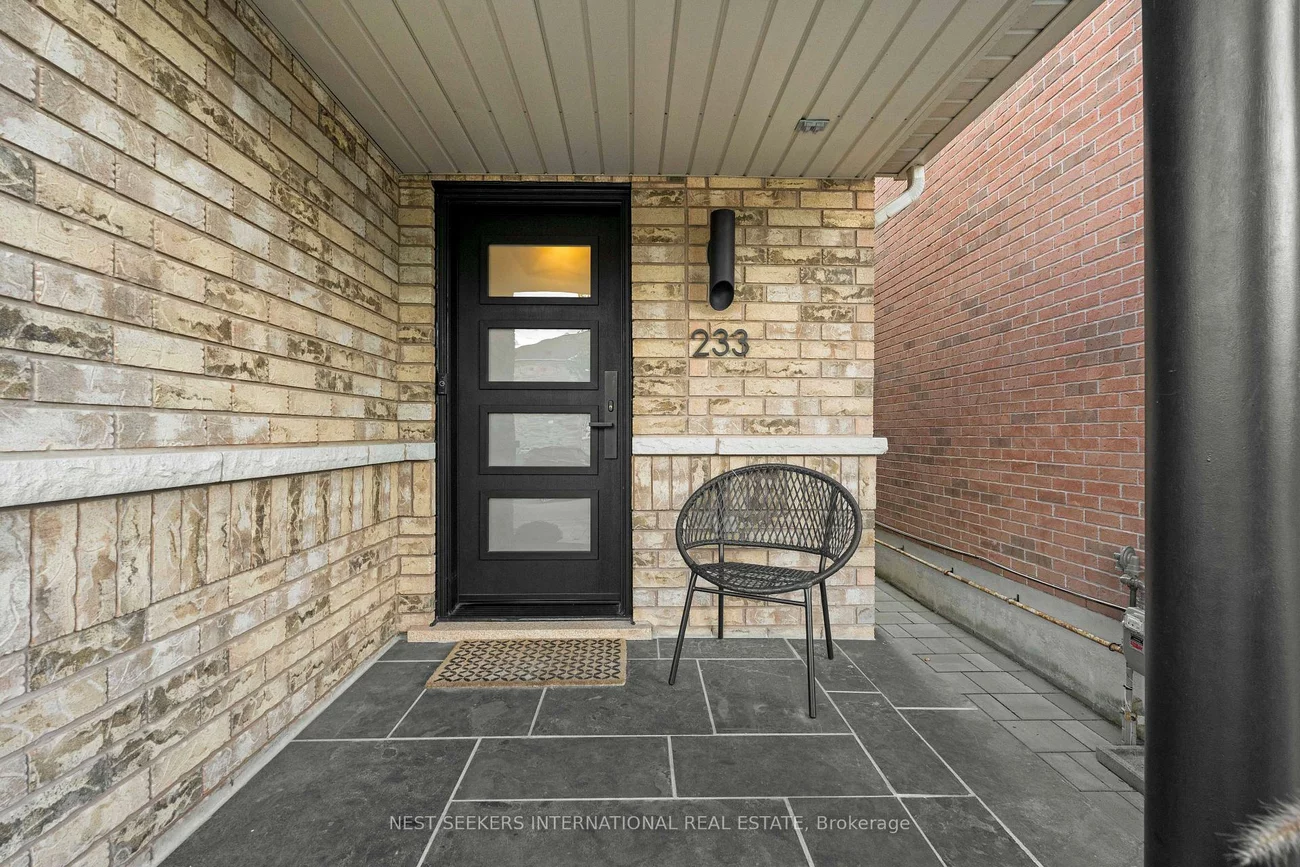 233, Venice Gate, Vellore Village, Vaughan