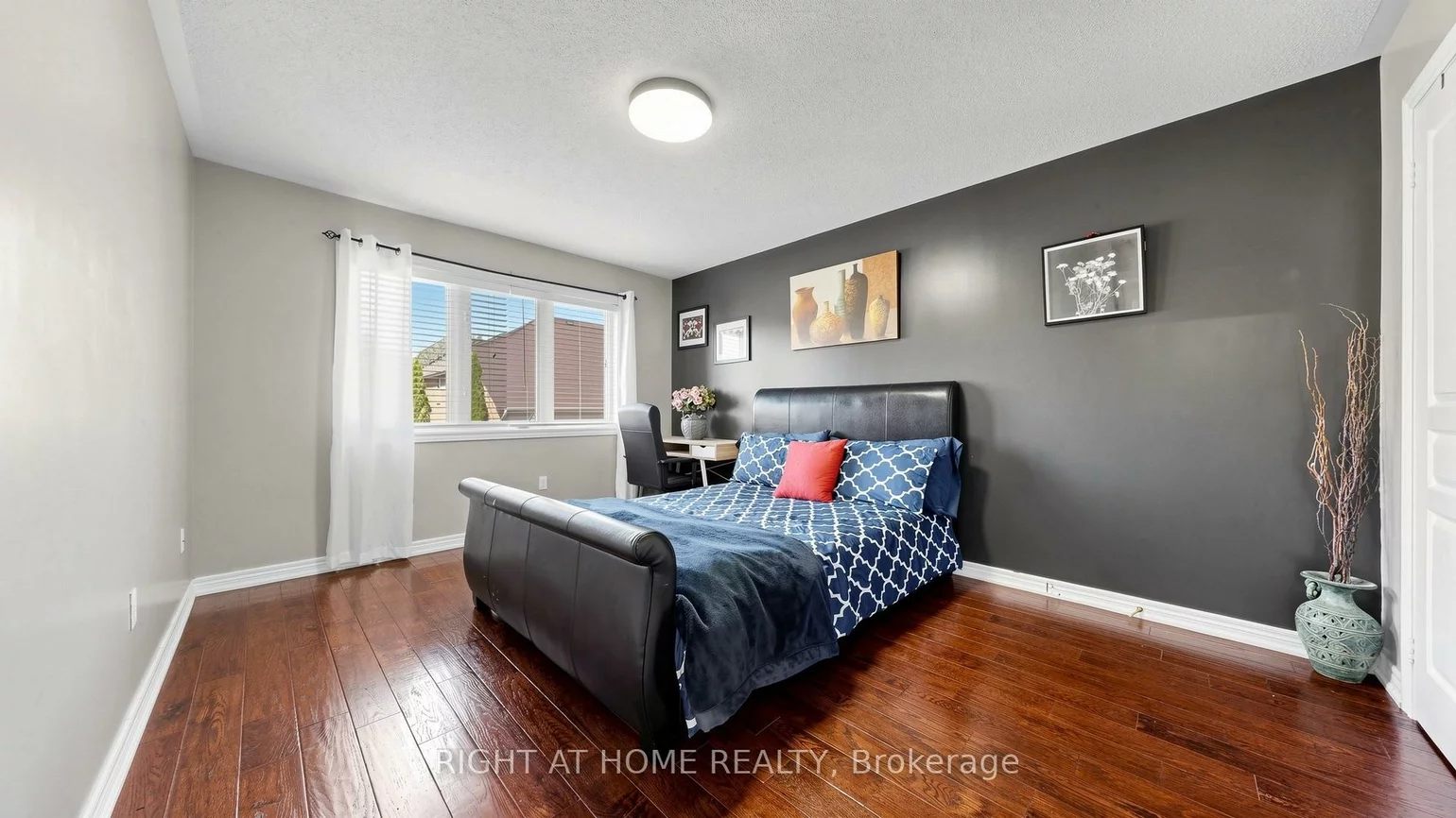 40, Chateau, Vellore Village, Vaughan