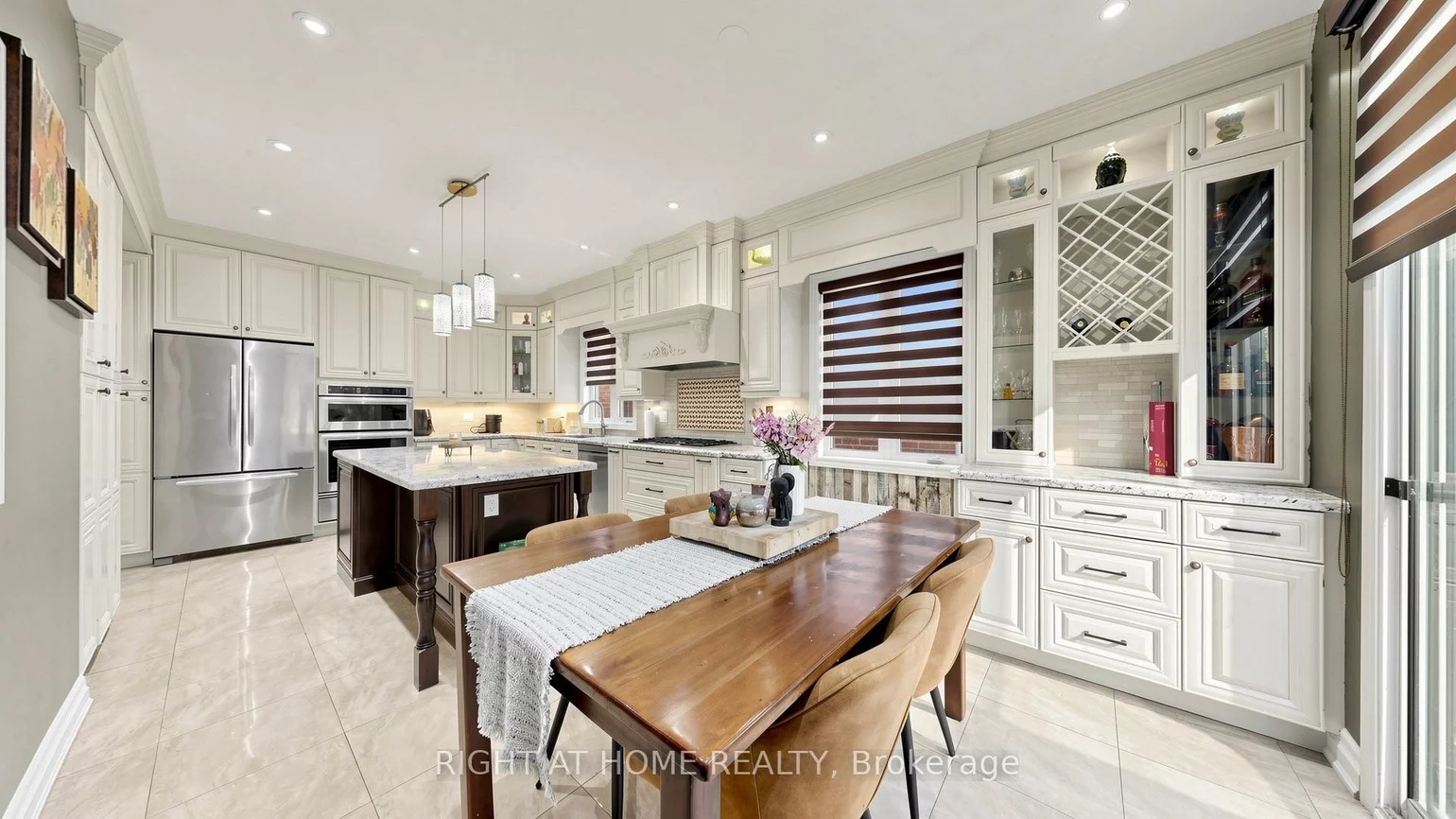 40, Chateau, Vellore Village, Vaughan