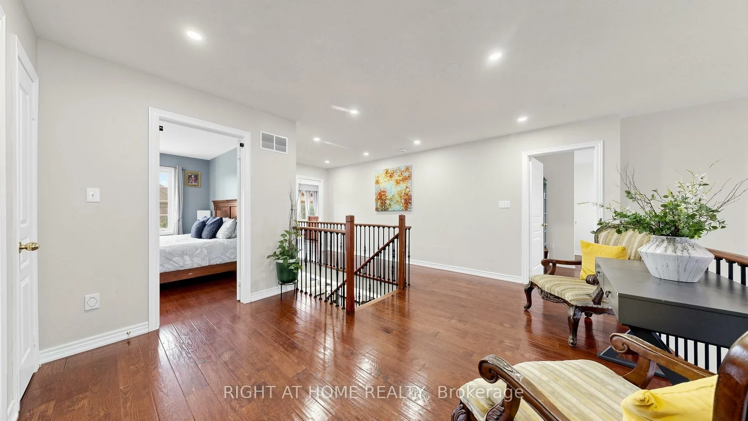 40, Chateau, Vellore Village, Vaughan