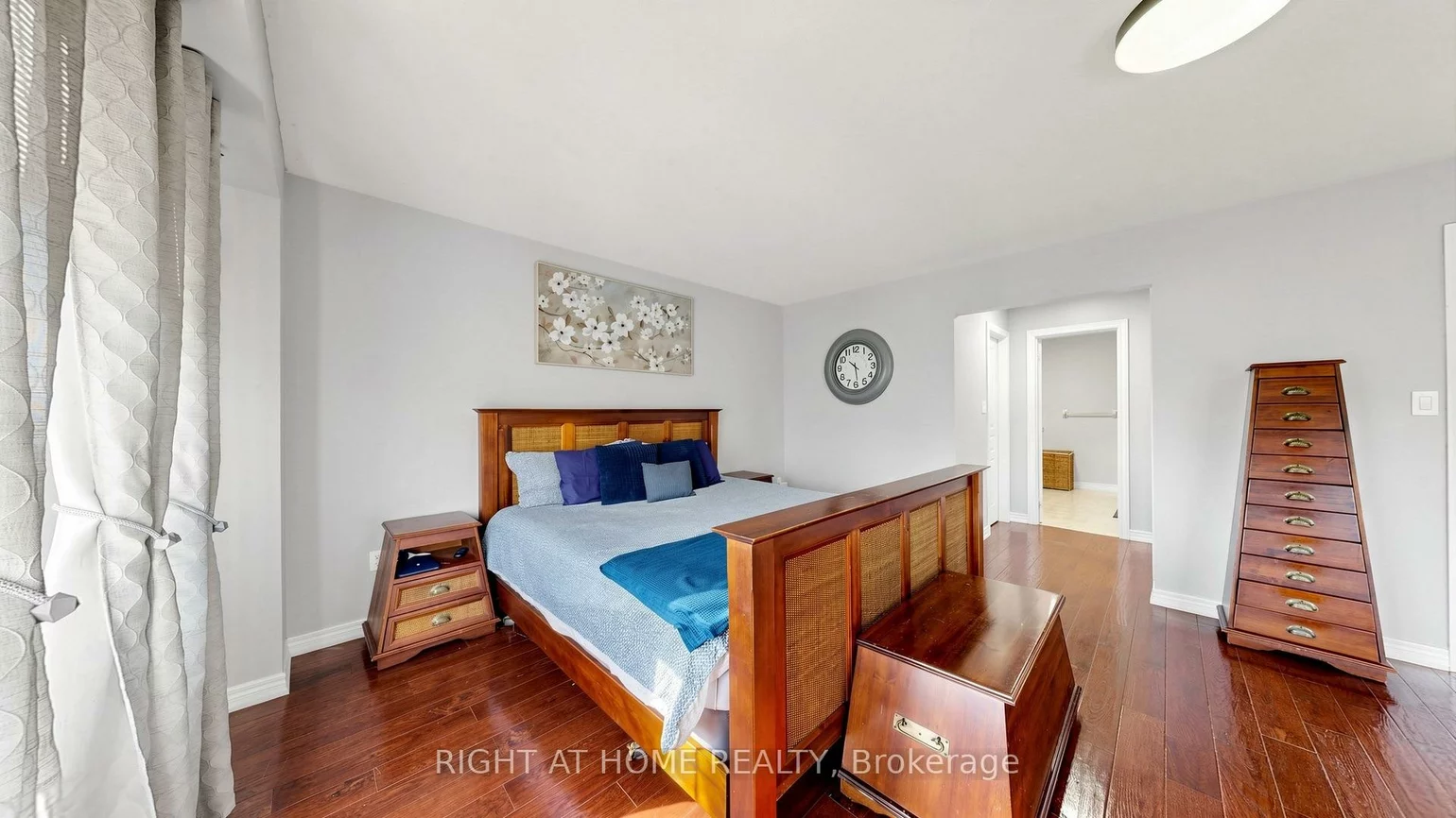 40, Chateau, Vellore Village, Vaughan