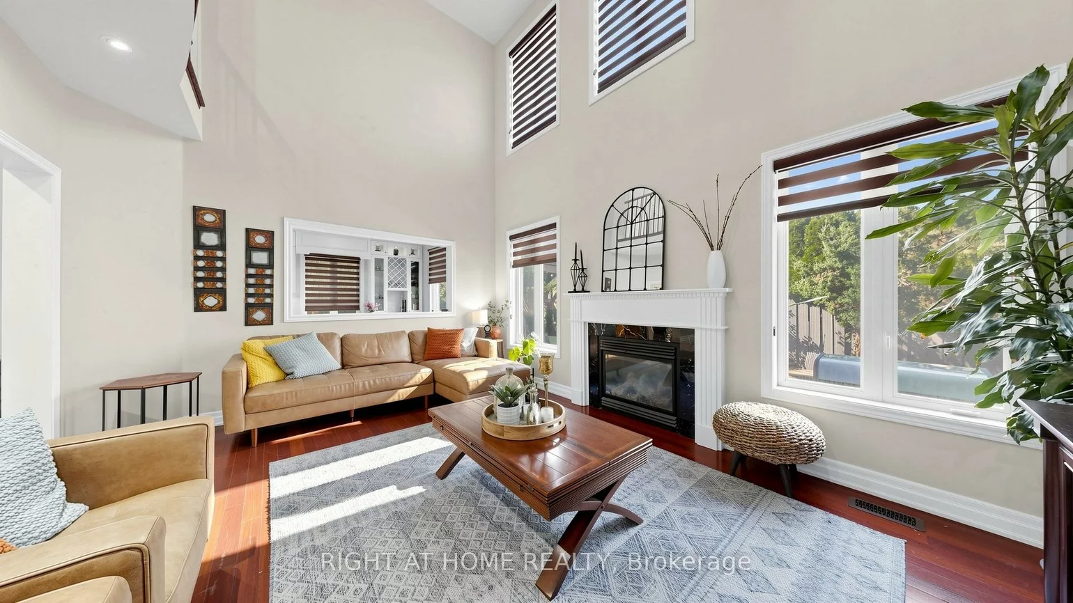 40, Chateau, Vellore Village, Vaughan