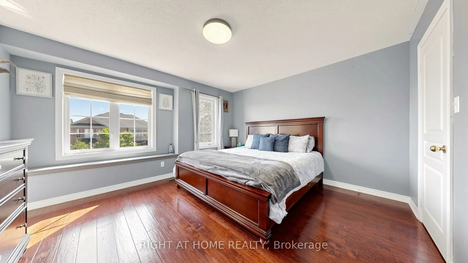 40, Chateau, Vellore Village, Vaughan