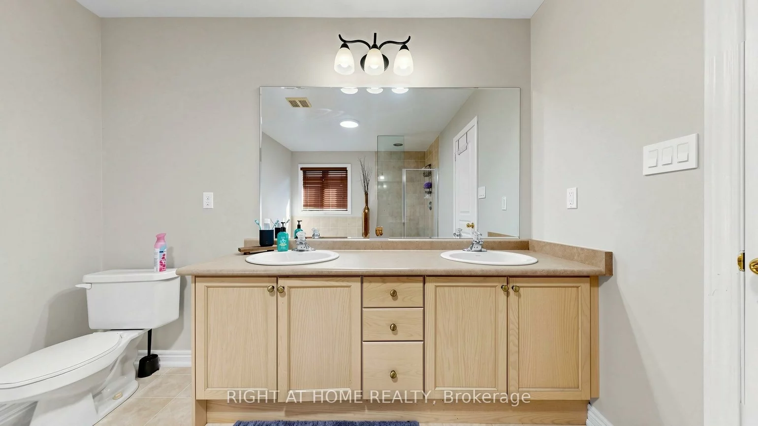 40, Chateau, Vellore Village, Vaughan