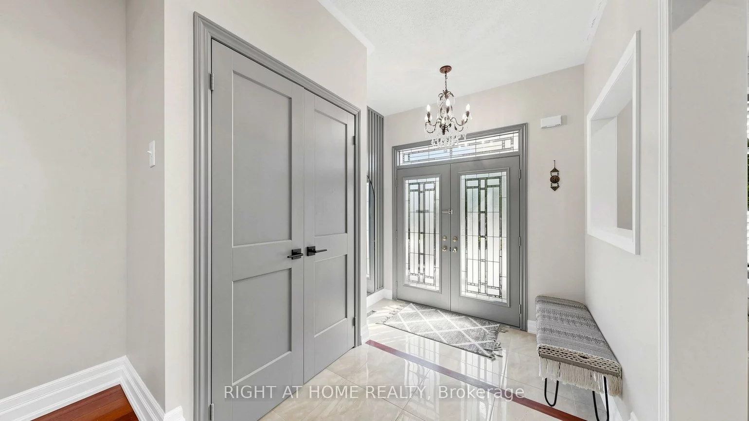 40, Chateau, Vellore Village, Vaughan