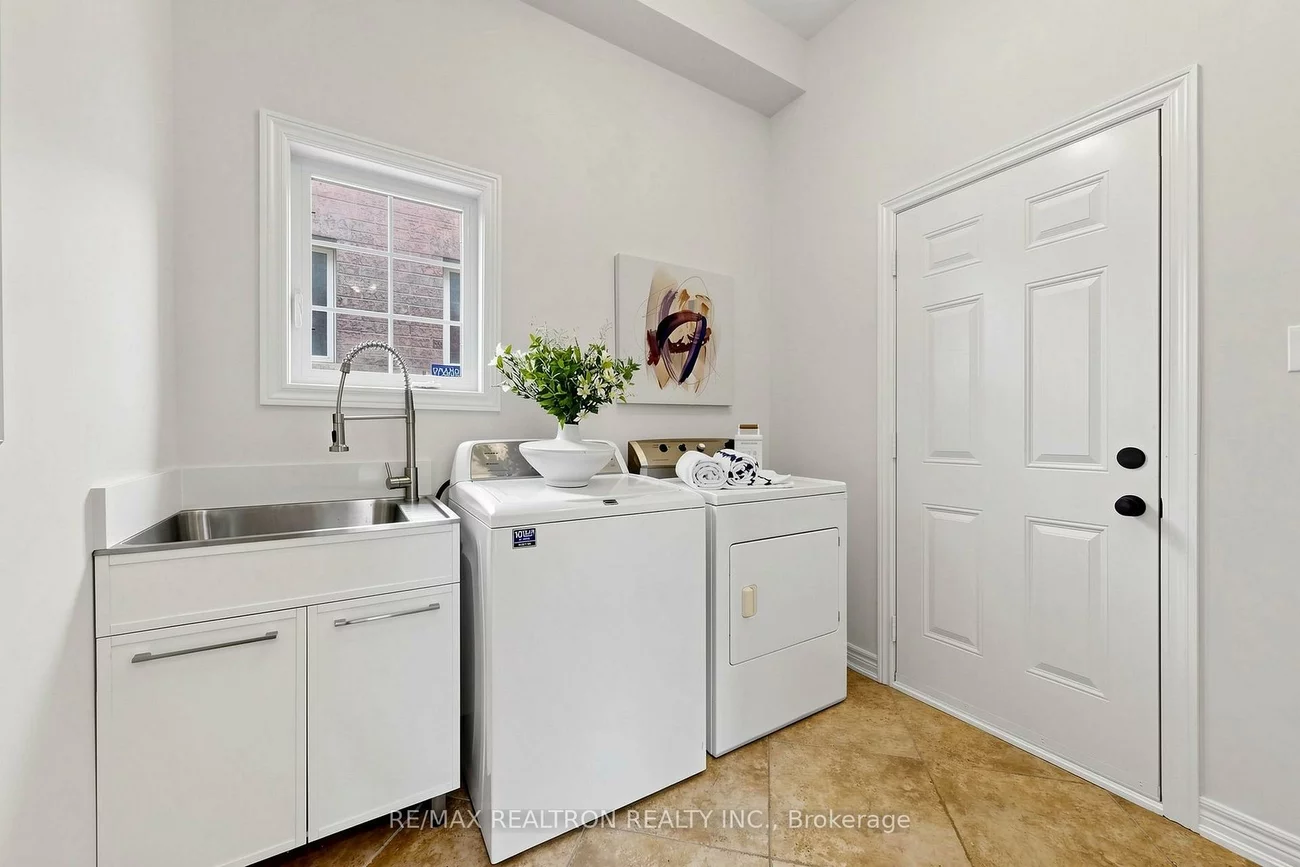 184, Ivy Glen, Patterson, Vaughan