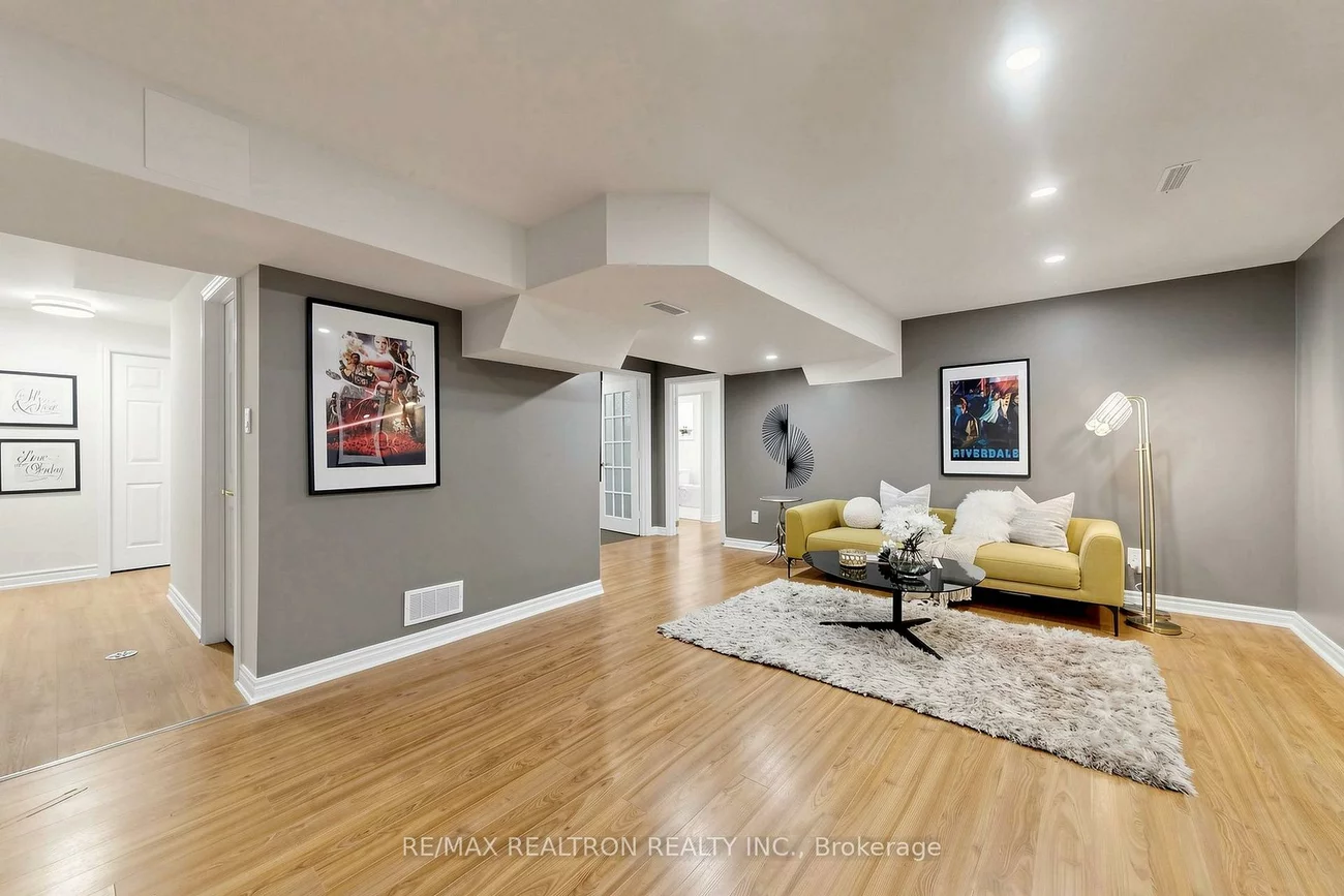 184, Ivy Glen, Patterson, Vaughan