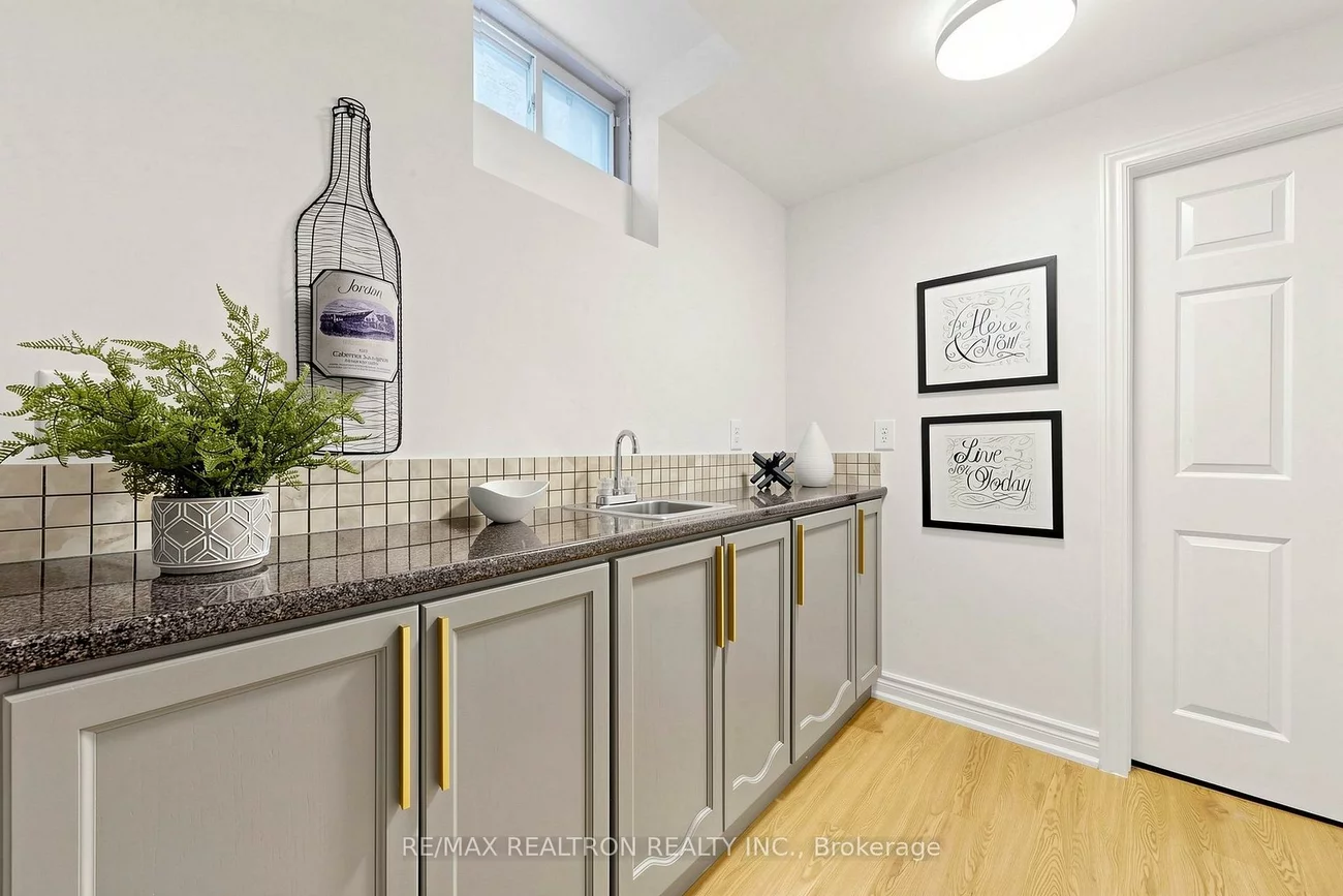 184, Ivy Glen, Patterson, Vaughan