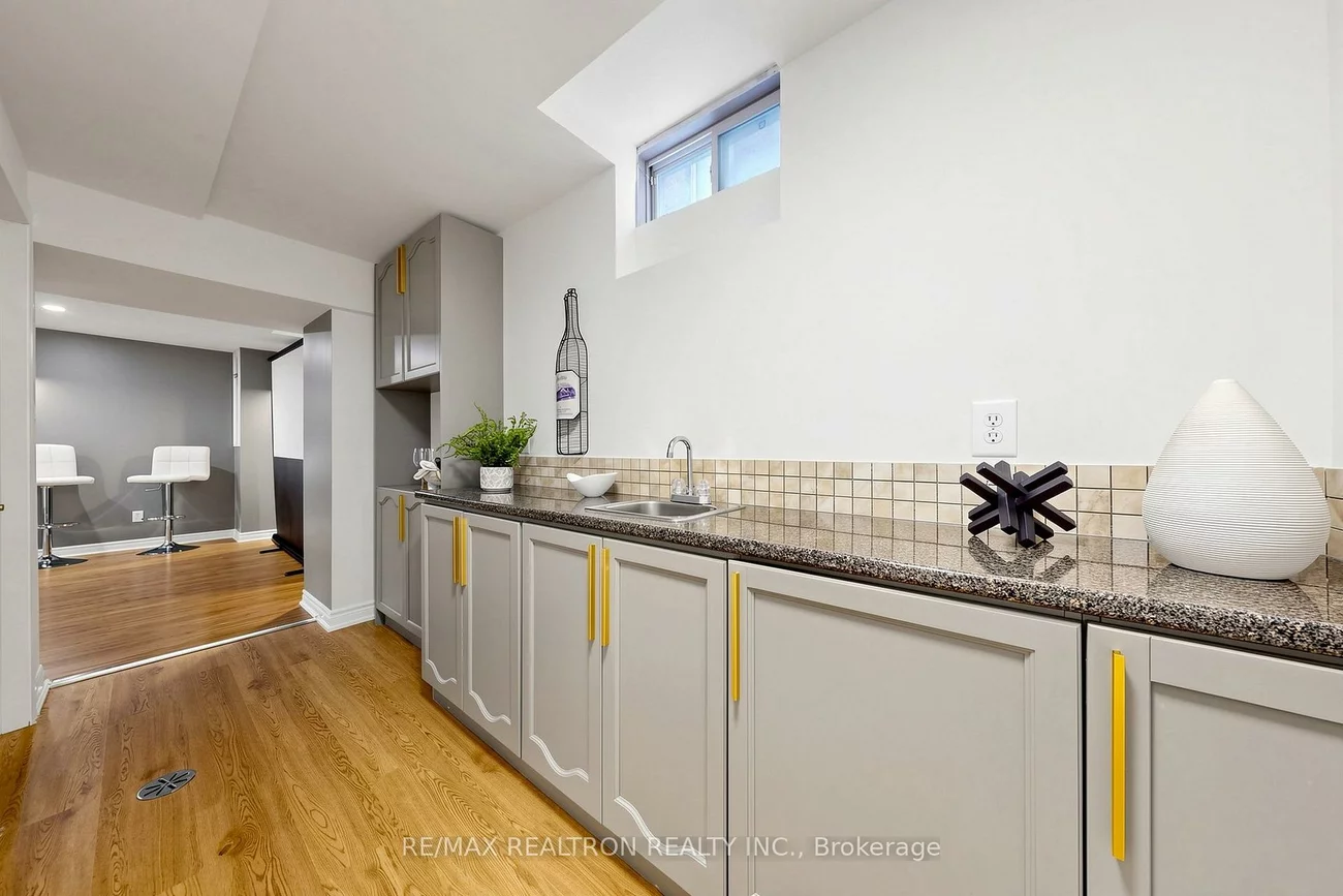 184, Ivy Glen, Patterson, Vaughan