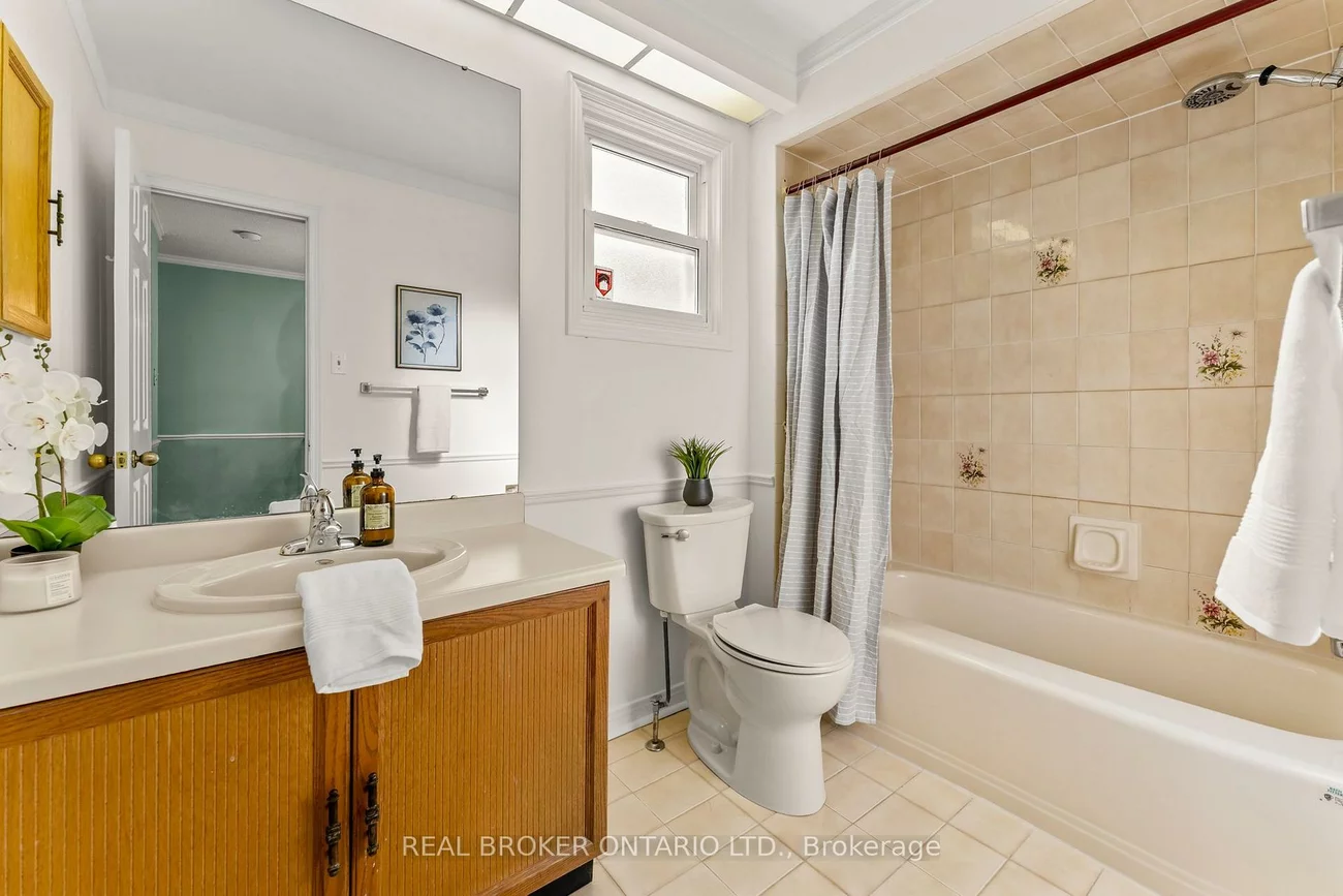 37, Jessica, Crestwood-Springfarm-Yorkhill, Vaughan