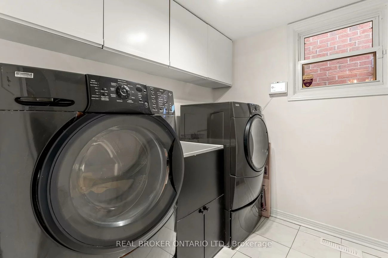 37, Jessica, Crestwood-Springfarm-Yorkhill, Vaughan