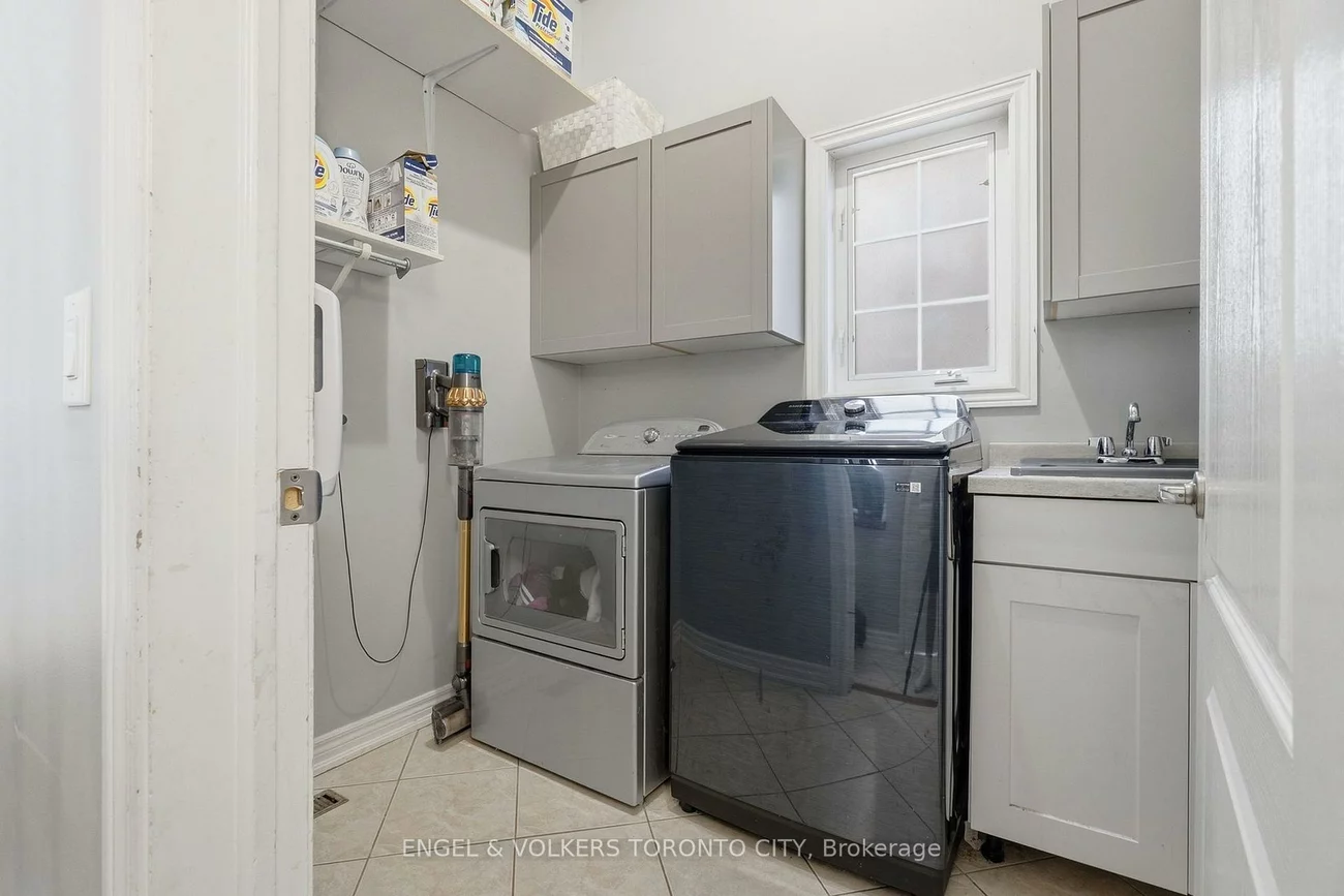 311, Maria Antonia, Vellore Village, Vaughan
