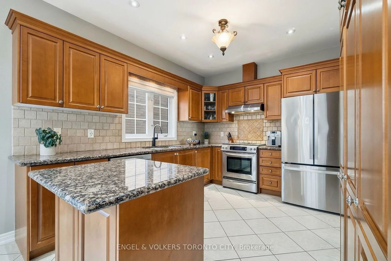 311, Maria Antonia, Vellore Village, Vaughan