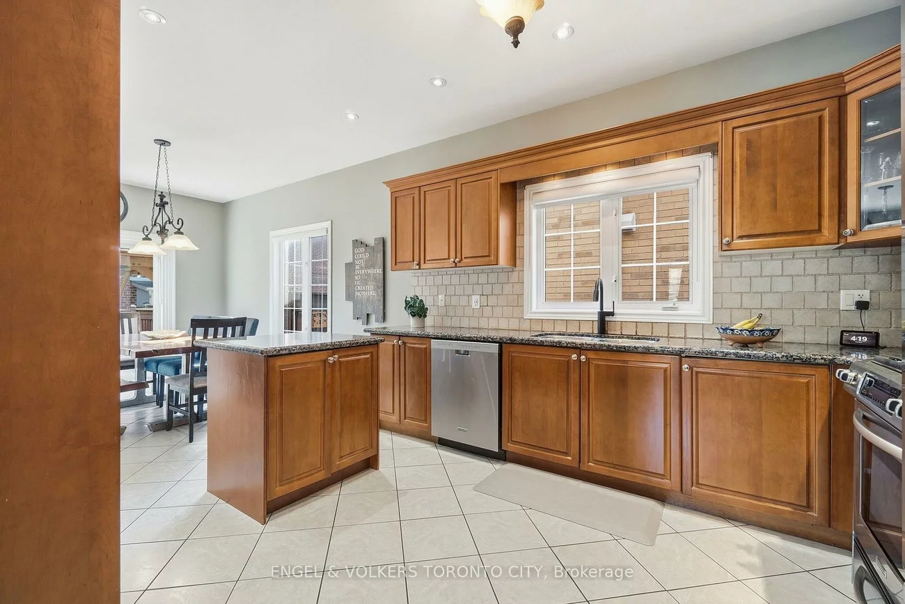 311, Maria Antonia, Vellore Village, Vaughan