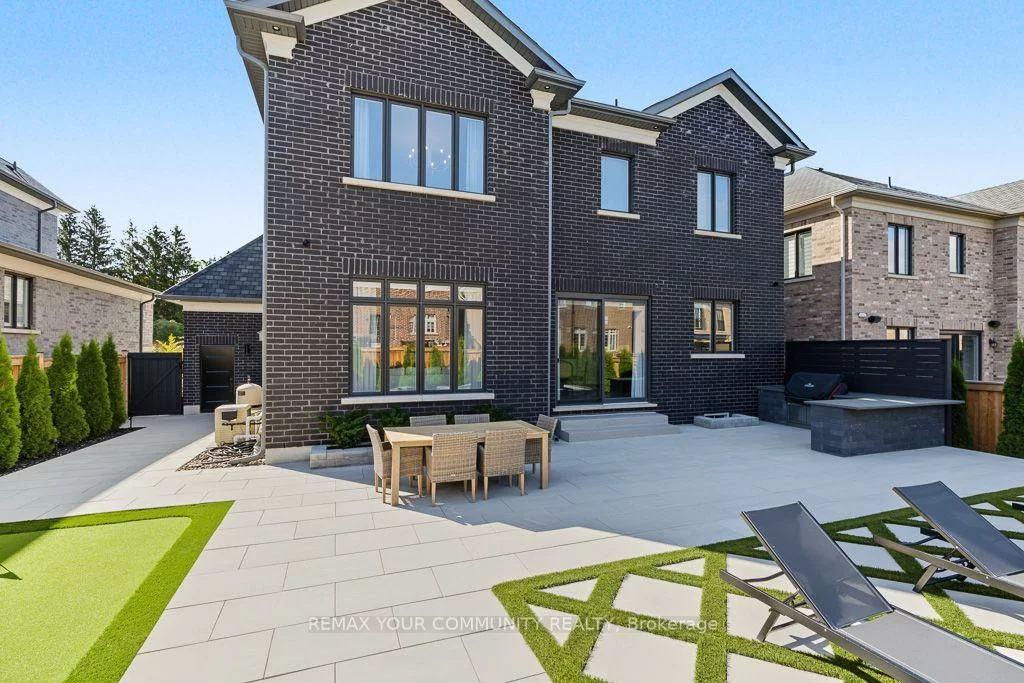 86, Sculpture Garden, Kleinburg, Vaughan