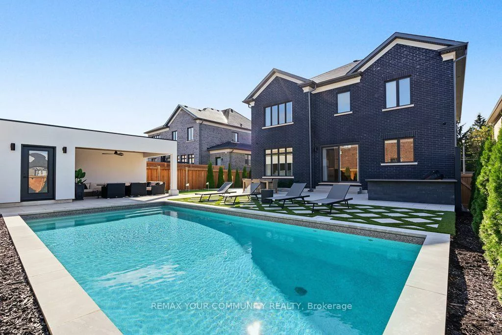 86, Sculpture Garden, Kleinburg, Vaughan