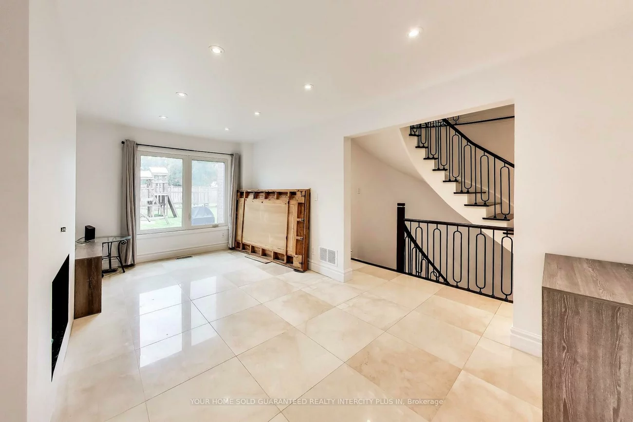 27, Via Nova, East Woodbridge, Vaughan
