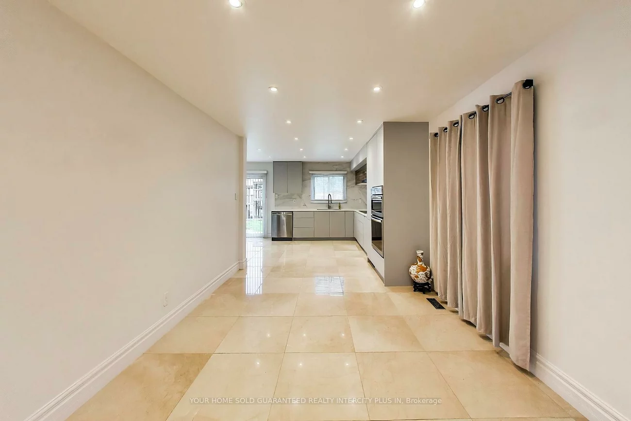 27, Via Nova, East Woodbridge, Vaughan