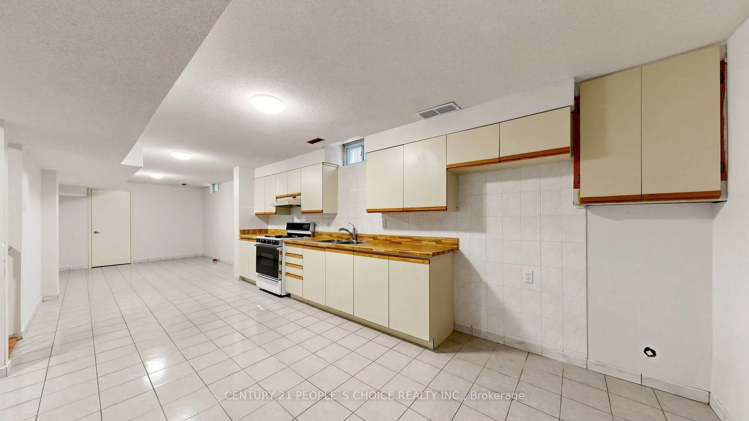82, Embassy, East Woodbridge, Vaughan