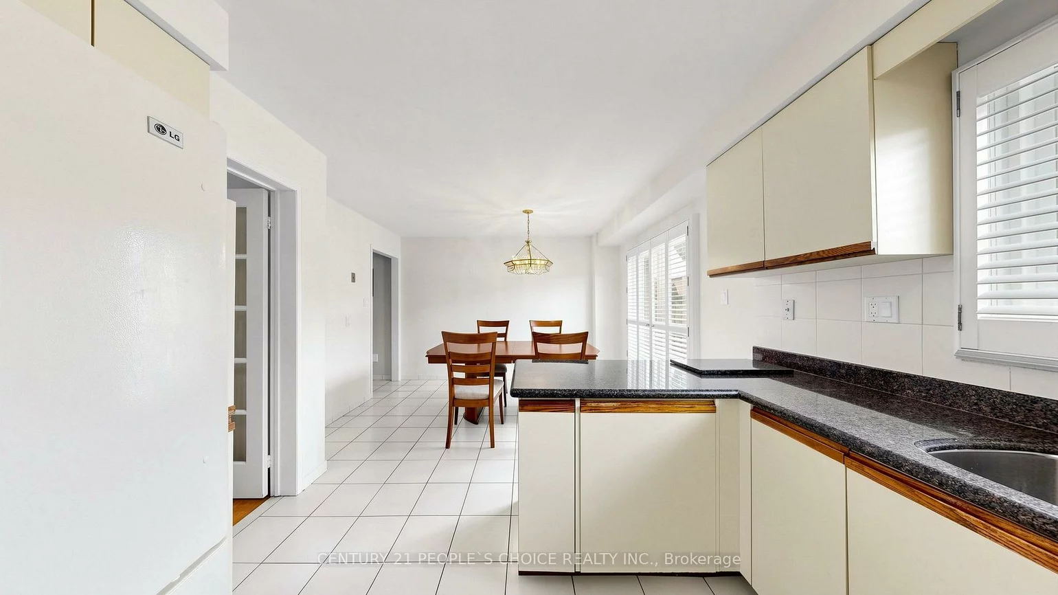 82, Embassy, East Woodbridge, Vaughan