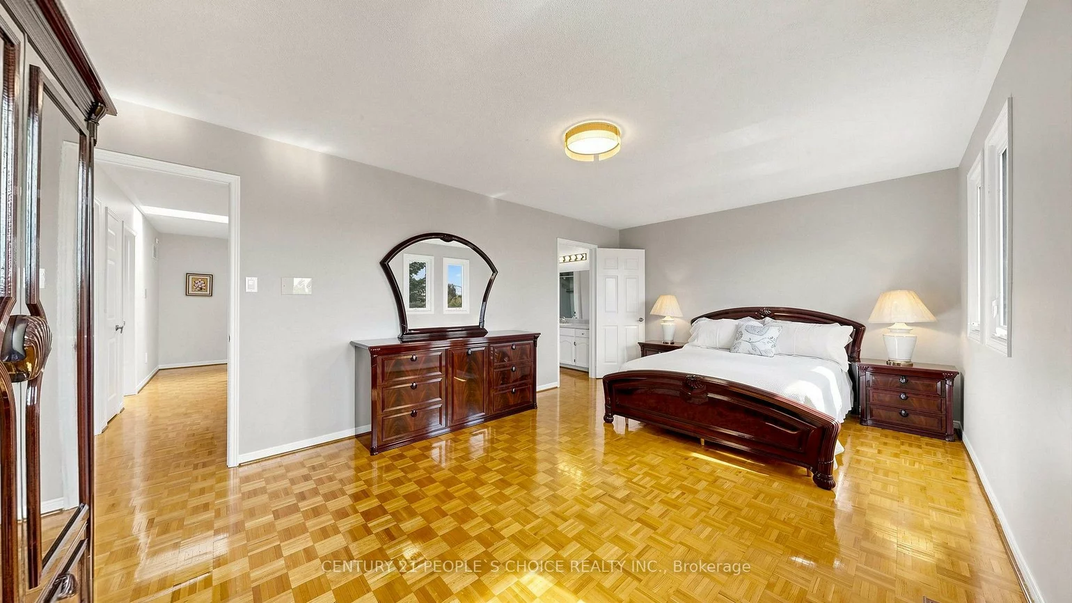 82, Embassy, East Woodbridge, Vaughan