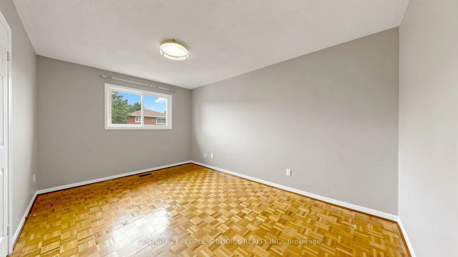 82, Embassy, East Woodbridge, Vaughan