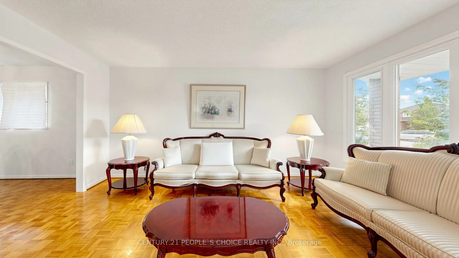 82, Embassy, East Woodbridge, Vaughan