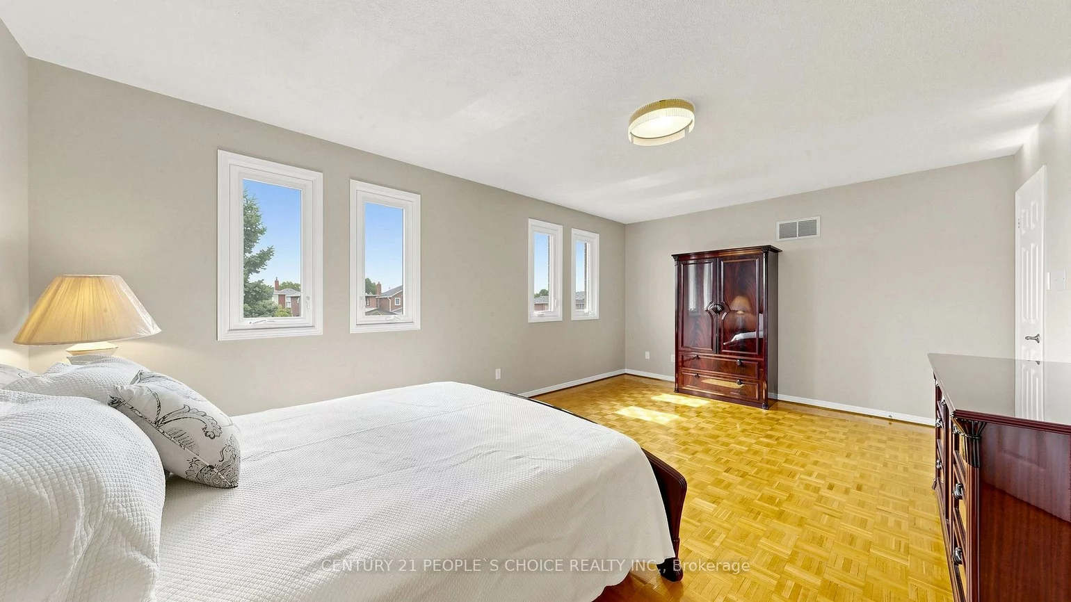 82, Embassy, East Woodbridge, Vaughan